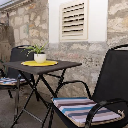 Old House With Terrace - For Guests On A Budget 斯普利特