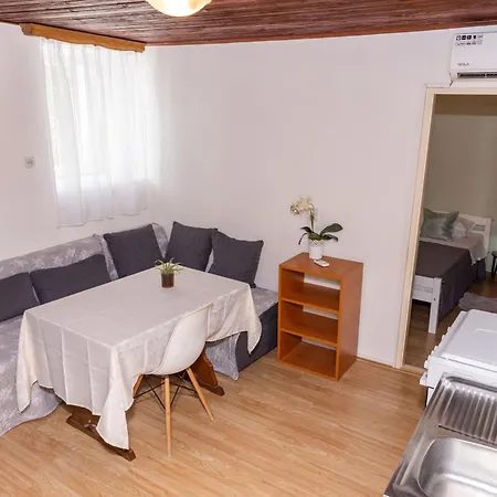 公寓 Old House With Terrace - For Guests On A Budget *