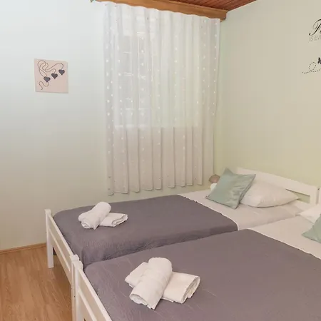 Old House With Terrace - For Guests On A Budget 斯普利特