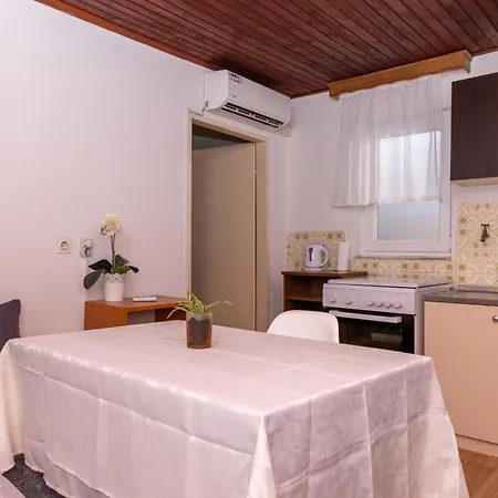 Old House With Terrace - For Guests On A Budget