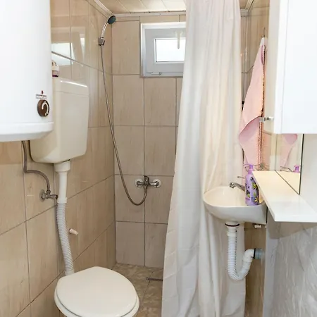 Apartament Old House With Terrace - For Guests On A Budget Split