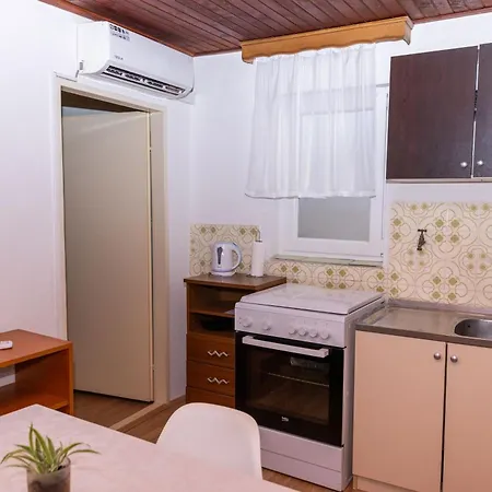Old House With Terrace - For Guests On A Budget Apartament
