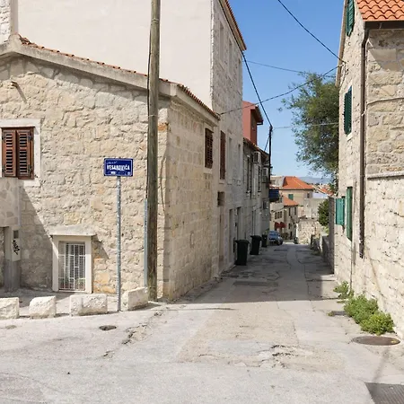 Old House With Terrace - For Guests On A Budget Apartament