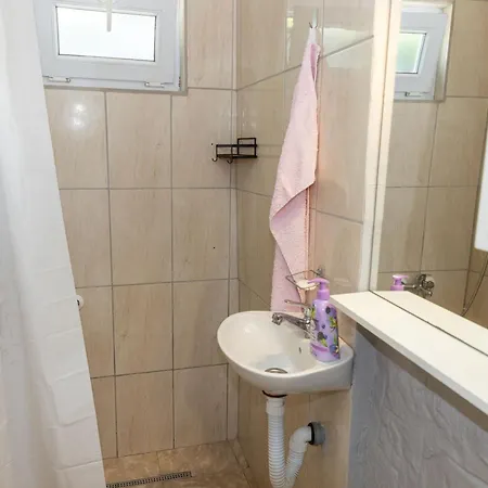 Apartamento Old House With Terrace - For Guests On A Budget *