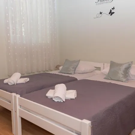 Apartamento Old House With Terrace - For Guests On A Budget *